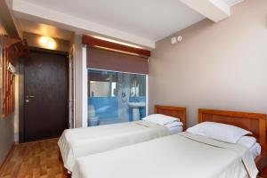 Cama o camas de una habitación en Discovery Hotel