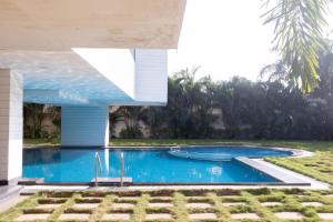 Foto dalla galleria di StayVista at Starry Deck with Pvt Pool & Terrace Access a Chennai