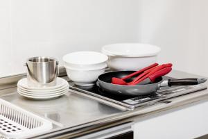 a tray with a frying pan and dishes on a counter at TAKUTO STAY SAKAISUJI-HOMMACHI in Osaka