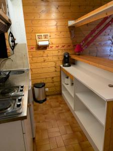 Kuchyň nebo kuchyňský kout v ubytování 155 Piste dans mon canapé