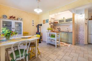 Kuchyň nebo kuchyňský kout v ubytování Holiday Home Cohar