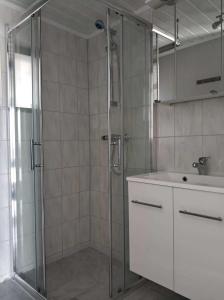 a bathroom with a shower and a sink at Ferienwohnung Reiter in Ummanz