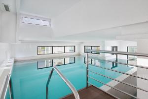 Bazén v ubytování BARBETA Accommodation nebo v jeho okolí