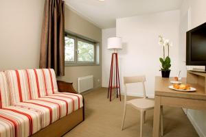 אזור ישיבה ב-Terres de France - Appart'Hotel Quimper Bretagne