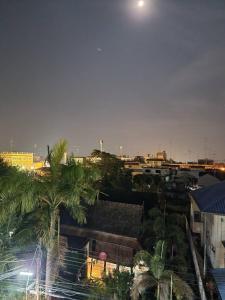 Nespecifikovaný výhled na destinaci Phetchaburi nebo výhled na město při pohledu z hostelu