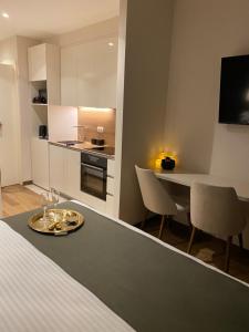 A kitchen or kitchenette at BW Sky View Belgrade Waterfront