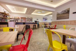 Restoran atau tempat lain untuk makan di Hotel Encamp by Nexta