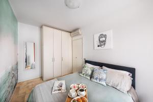 Posteľ alebo postele v izbe v ubytovaní Oliveto al Porto Apartments by Wonderful Italy + 13 fotografií