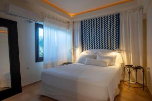 A bed or beds in a room at Studio Thea - Roxan Residence