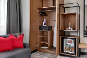 Televízia a/alebo spoločenská miestnosť v ubytovaní Ramada by Wyndham Budapest City Center