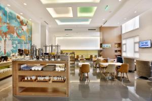 廊坊远景智选假日酒店餐厅或其他用餐的地方