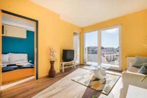 Televízia a/alebo spoločenská miestnosť v ubytovaní megszűnt - Amarilla Apartment with Balcony