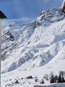 Newly modern apartment in the Heart of CERVINIA að vetri til