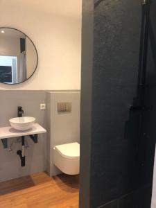 Ett badrum på NEST'L Appartements & Zimmer