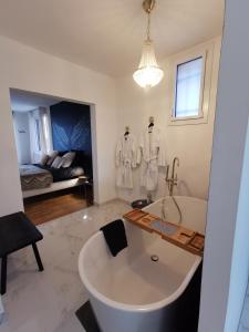 Ett badrum på Les Rauches - Quai Loire - Suite Love