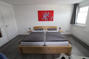 - une chambre avec 2 lits dans l'établissement Ferienwohnung Oststraße 37, à Schmallenberg