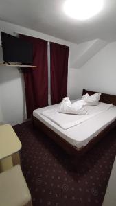 Postel nebo postele na pokoji v ubytování Casa Miorița