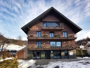 صورة لـ Bed & Breakfast Base Camp في Križe