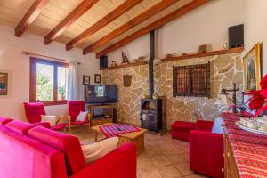 A television and/or entertainment centre at Villa Eu Clos by Sealand Villas