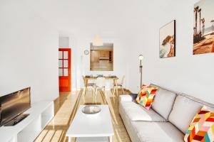 A television and/or entertainment centre at Cozy space in the heart of Corralejo