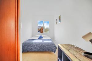 A bed or beds in a room at Cozy space in the heart of Corralejo