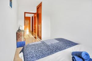 A bed or beds in a room at Cozy space in the heart of Corralejo
