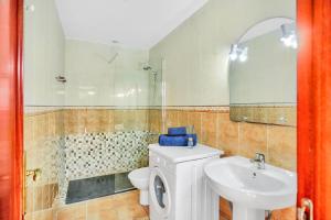 A bathroom at Cozy space in the heart of Corralejo