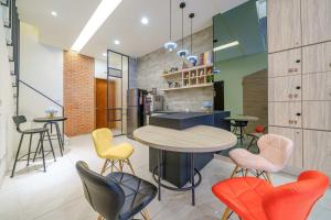 Cucina o angolo cottura di 幸福拾光二當家-台南安平包棟烤肉麻將民宿-依人數開放房型