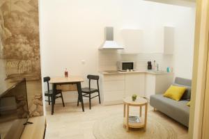 Η κουζίνα ή μικρή κουζίνα στο T2 avec verrière situé en hyper centre avec wifi, linge, draps, savons et serviettes fournis