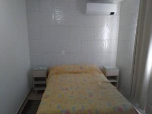 Giường trong phòng chung tại Casa agradável em Camboriú com estacionamento no pátio