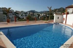 una gran piscina azul en la parte superior de un edificio en ALJAMAR 3B ( 4 Pax ), en Nerja