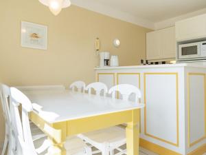 Kuchyň nebo kuchyňský kout v ubytování Les Bosquets 3 - Piscine chauffee