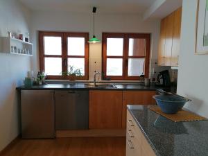 Dapur atau dapur kecil di Ferienwohnung Crusilla