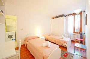 A bed or beds in a room at DolceVita Apartments N 285