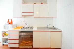 A kitchen or kitchenette at DolceVita Apartments N 285