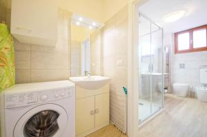 A bathroom at DolceVita Apartments N 285
