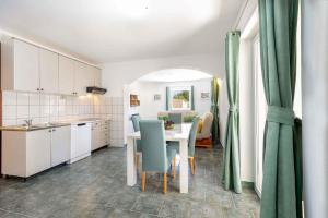 Kuchyň nebo kuchyňský kout v ubytování Apartment Rogoznica - Sibenik Riviera 36429