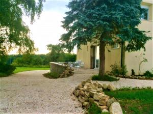 Foto sihtkohas Guyonvelle asuva majutusasutuse L'Arbre à Cabane galeriist