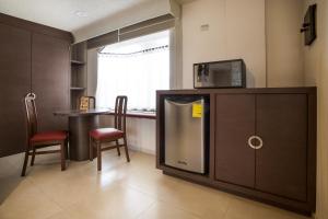 Kuchyň nebo kuchyňský kout v ubytování Hotel Puente Real