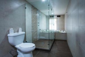 Koupelna v ubytování Hotel Puente Real