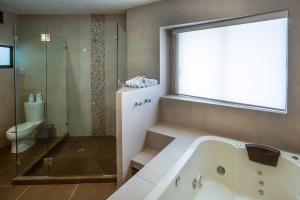 Koupelna v ubytování Hotel Puente Real
