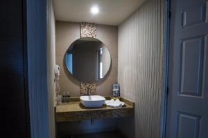 Koupelna v ubytování Hotel Puente Real