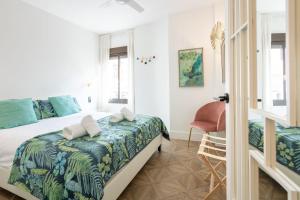 Postel nebo postele na pokoji v ubytování Salado Triana Suites by Valcambre