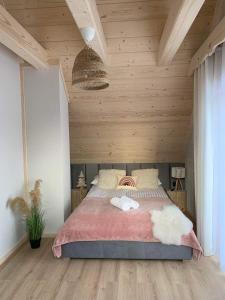Katil atau katil-katil dalam bilik di Pod Brzegiem - Domki góralskie