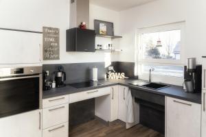 Kuchyň nebo kuchyňský kout v ubytování Ferienwohnung Bergäcker