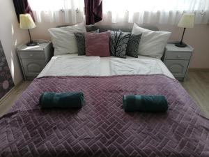 Posteľ alebo postele v izbe v ubytovaní Szamóca Apartman