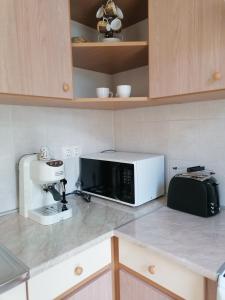 Kuchyňa alebo kuchynka v ubytovaní Szamóca Apartman