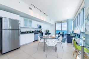 a kitchen and dining room with a table and chairs at Churchill Suites Monte Carlo Miami Beach in Miami Beach