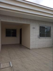 a large garage with two windows and a tile floor at Casa Aconchegante em Itapema in Itapema