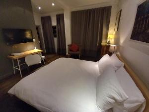 Llit o llits en una habitació de cool room in shared house